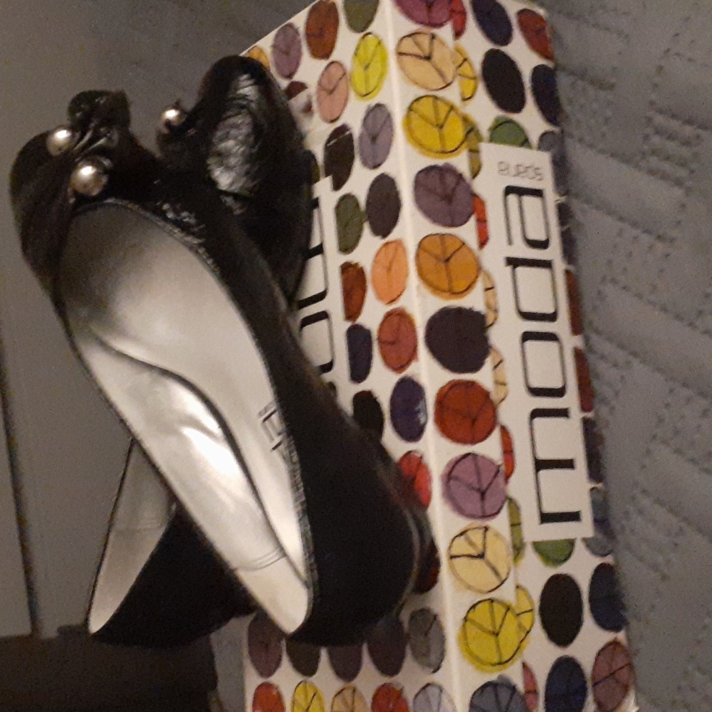Shoes - Picture 4 of 4